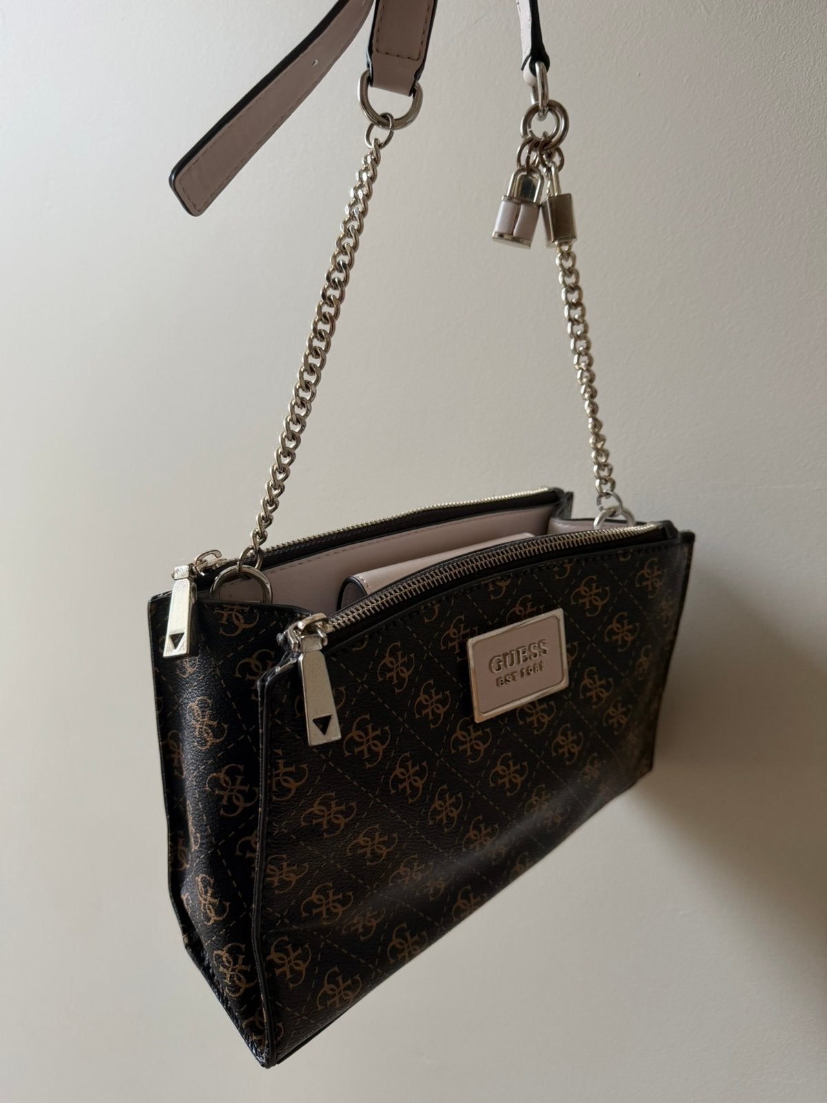 Schoudertasje Guess, Handtassen en Accessoires, Ophalen, Gebruikt, Bruin, Schoudertasje