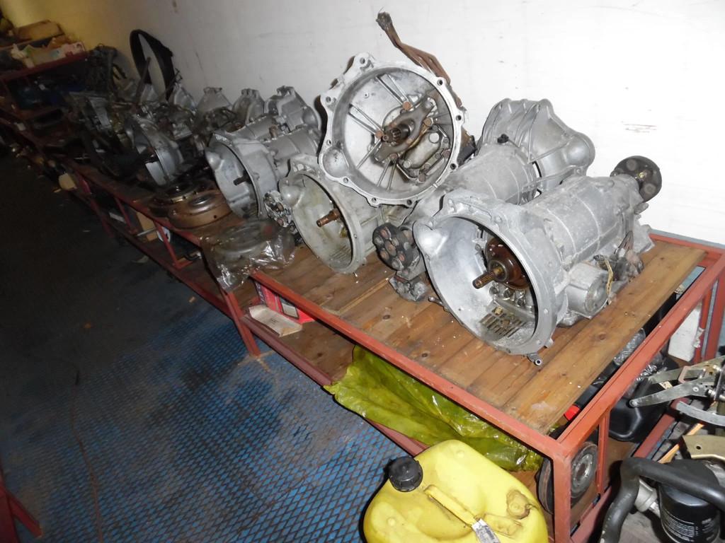 Mercedes-Benz 190 W123 W124 W201 SPARE PARTS REVISED, Auto's, Mercedes-Benz, Bedrijf, Te koop, Berline