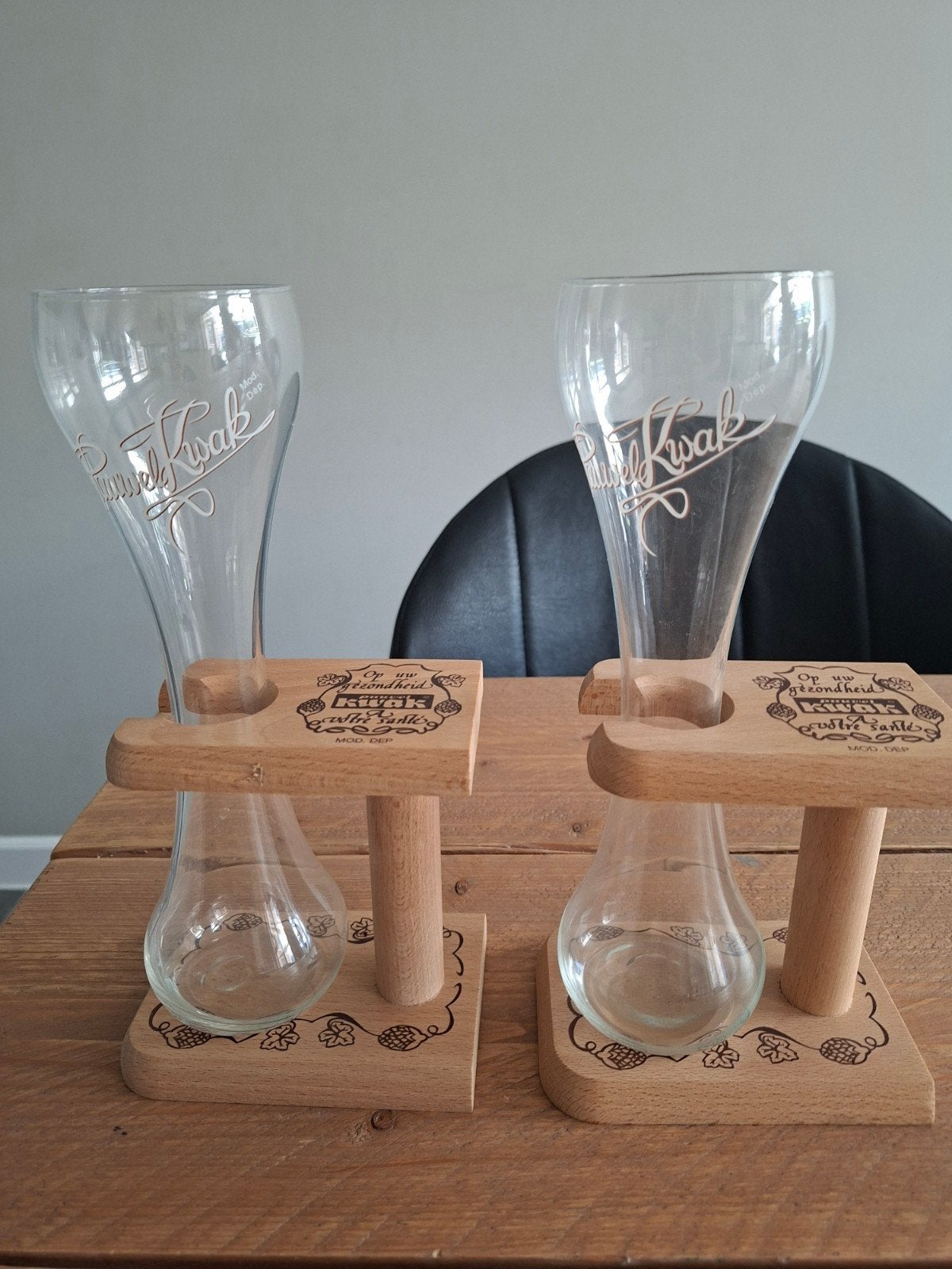 Kwakglazen met houten houder, Verzamelen, Ophalen