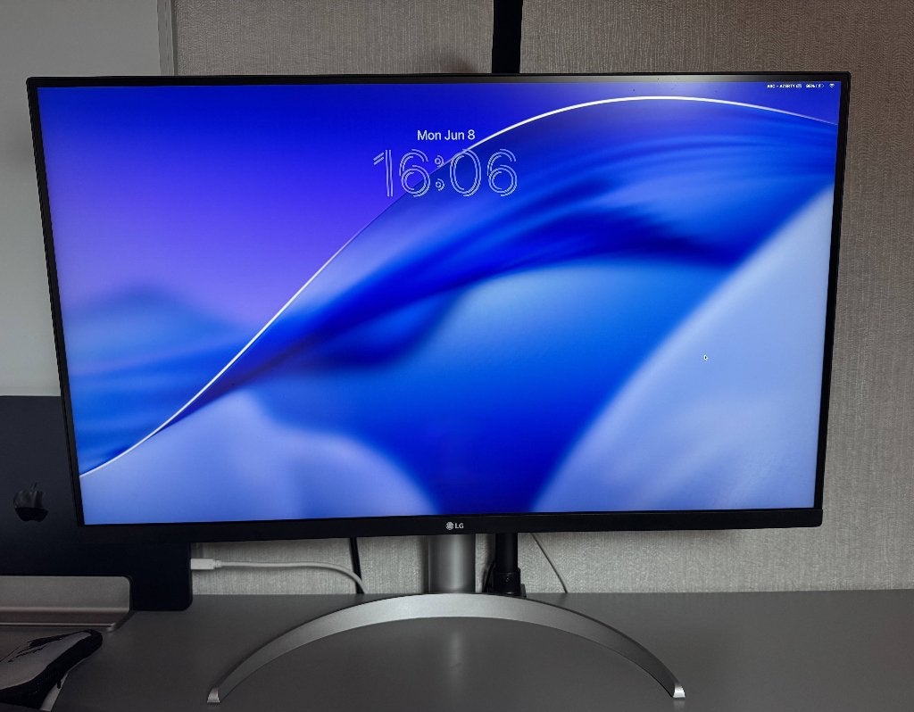 LG 32 inch monitor, Computers en Software, Monitoren, 3 tot 5 ms, VA, 31,5, In hoogte verstelbaar