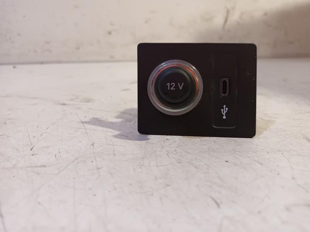 Aansluiting voor 12 volt Skoda Superb, Auto-onderdelen, Onderdelen@venauto.nl, Van der Ven Autorecycling B.V., Gebruikt, Ettenseweg 76, 4706 PB Roosendaal, The Netherlands