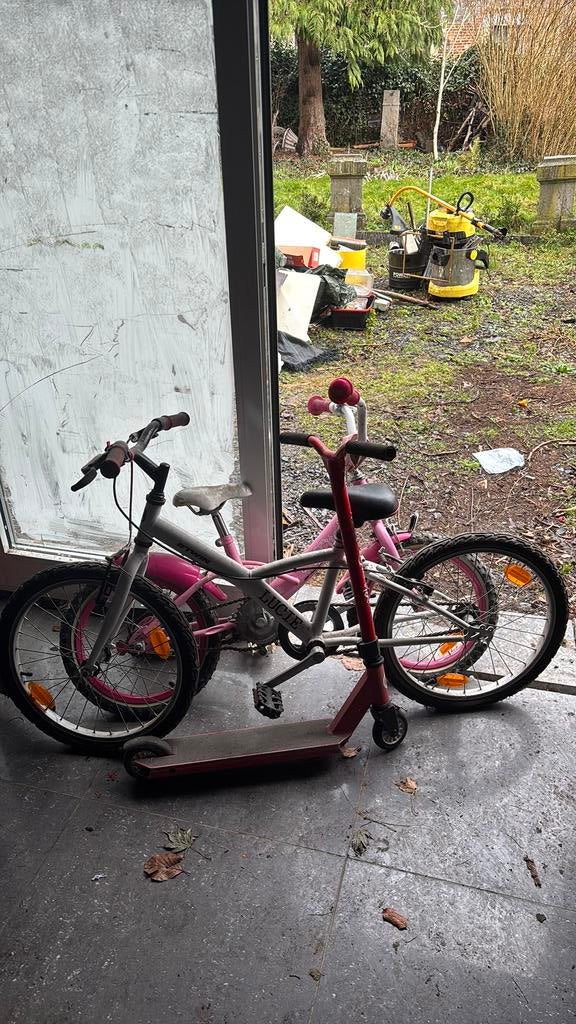 Lot de deux vélos et une trottinette, Vélos & Vélomoteurs, Enlèvement, Comme neuf, Stabilisateurs