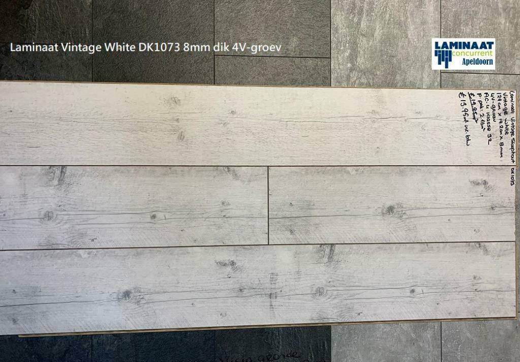Laminaat Vintage White DK1073 8mm dik 4V-groev, Maison & Meubles, Ameublement | Revêtements de sol, Neuf, Aggloméré, Enlèvement ou Envoi