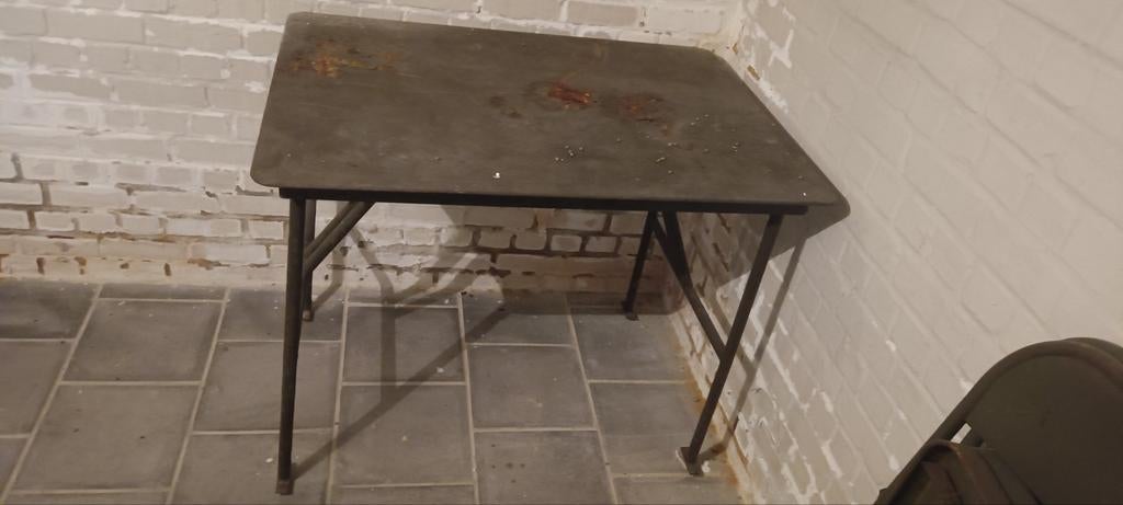 Table de campagne militaire, Collections