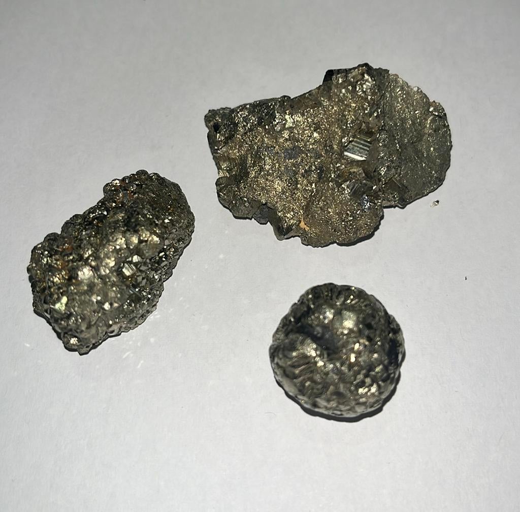 3 mooie stukken pyriet - 117gram totaal - 50mm & 39mm & 22mm, Ophalen of Verzenden, Mineraal