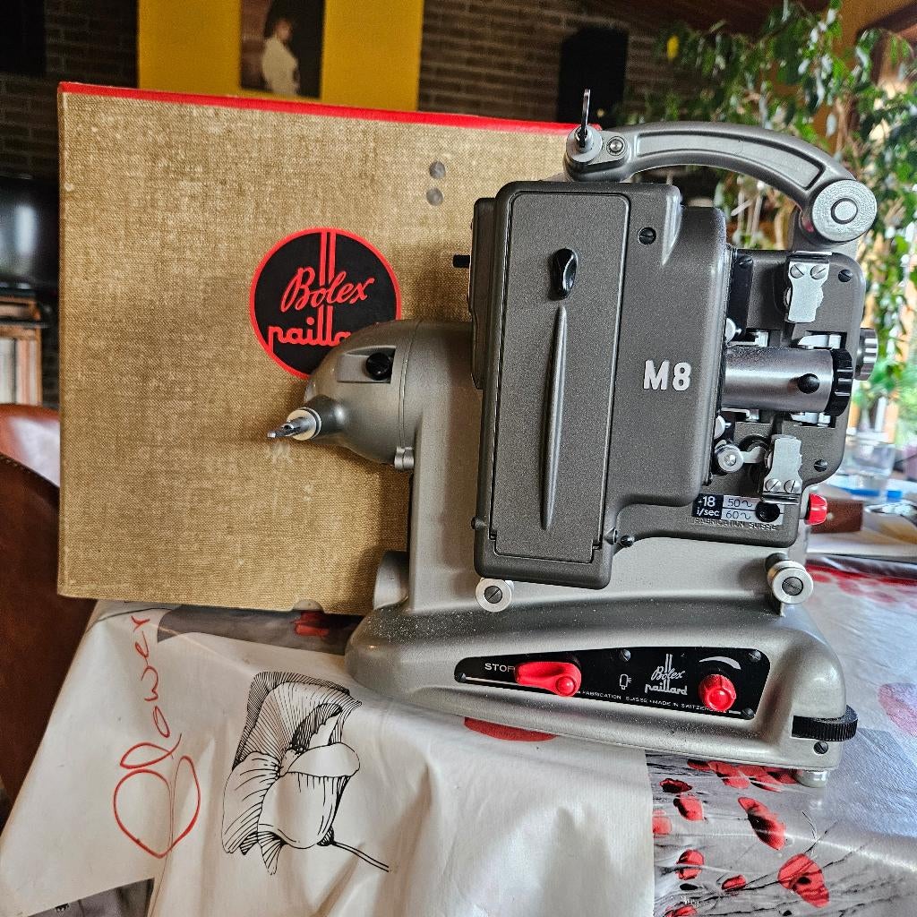 Projecteur Bolex Paillard M8, Ophalen, 1960 tot 1980, Projector