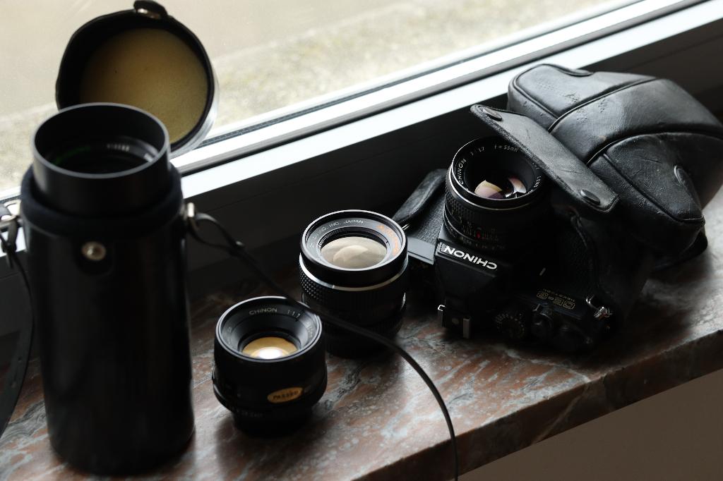 CHINON CE-3 + 4 lenses (m42 mount) + casing, Enlèvement, Utilisé, Reflex miroir, Autres Marques