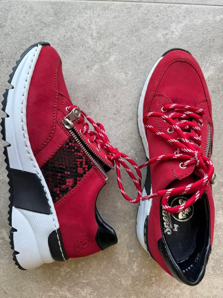 Splinternieuwe Sneakers Rieker maat 39, Kleding | Dames, Schoenen, Nieuw, Ophalen of Verzenden, Sneakers, Rood