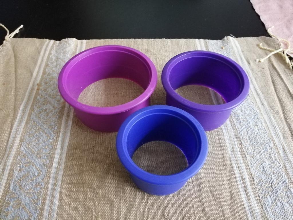 Emporte pièces Tupperware Neufs 8€ les 3, Enlèvement, Neuf, Violet
