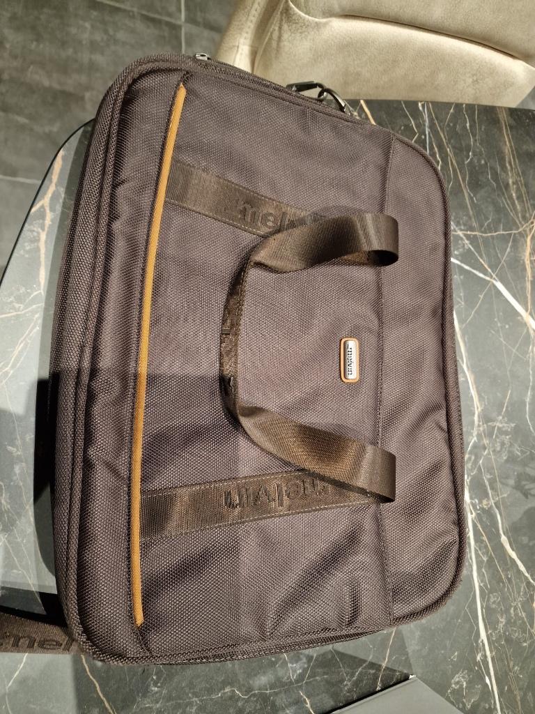 Laptop tas Melvin, Computers en Software, Ophalen of Verzenden, 17 inch of meer, Zo goed als nieuw, Schoudertas