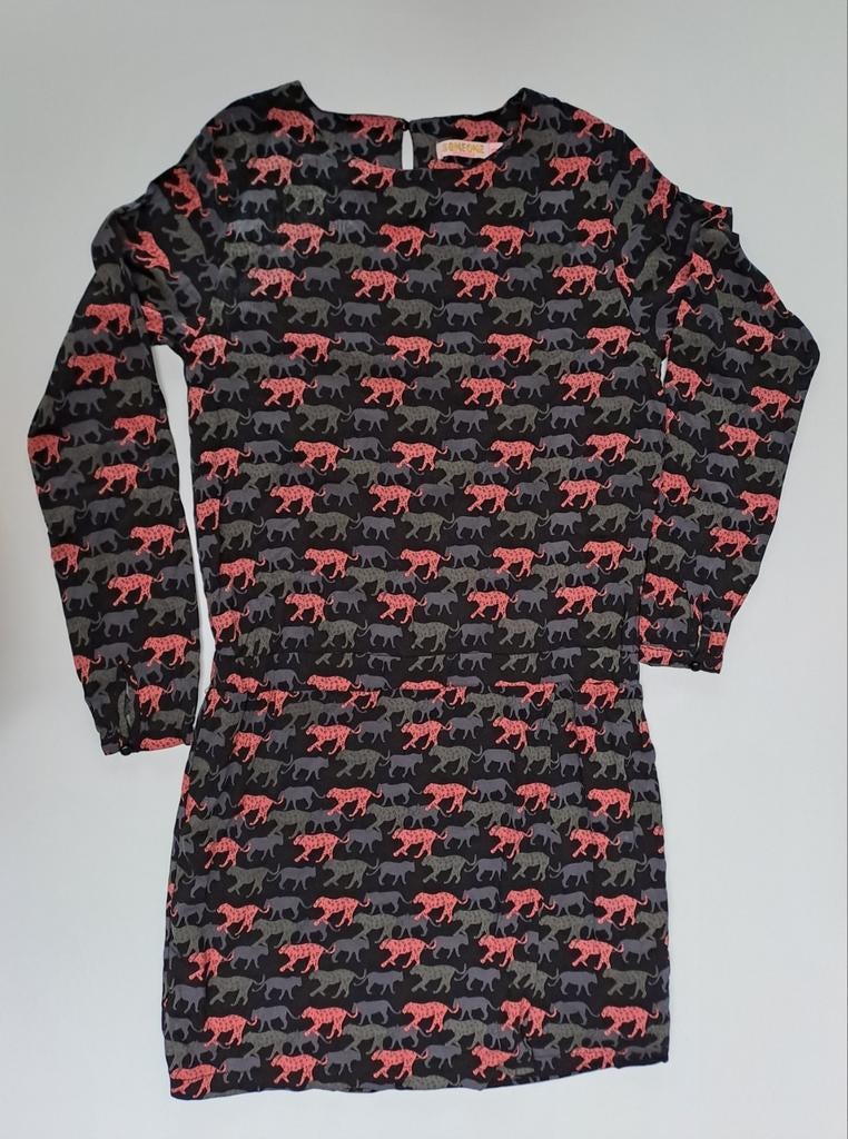 Mt 176 Zwarte jurk lange mouwen met roze en grijze jaguars, Kinderen en Baby's, Kinderkleding | Maat 176, Gebruikt, Meisje, Ophalen of Verzenden