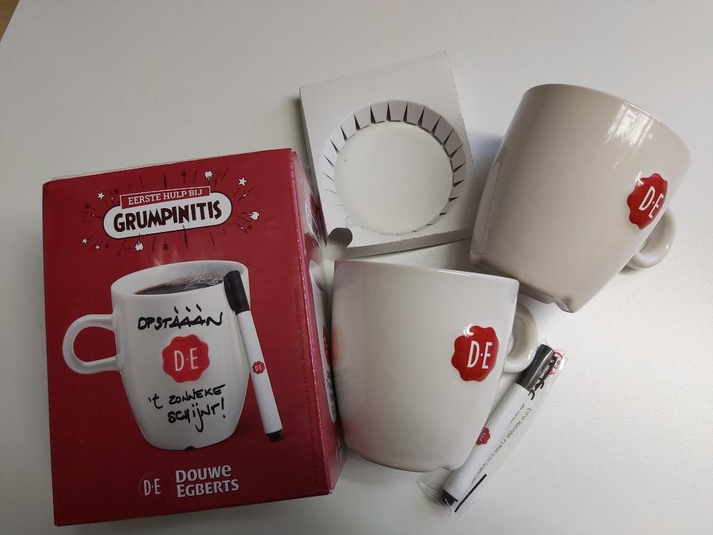 2 koffiemokken met stiften voor opschrift, Ophalen of Verzenden, Nieuw, Aardewerk, Kop(pen) en/of Schotel(s)