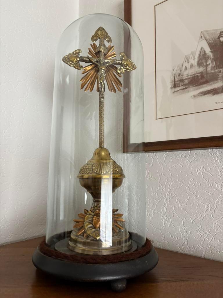 Antiek kruis onder stolp, Antiek en Kunst, Ophalen of Verzenden