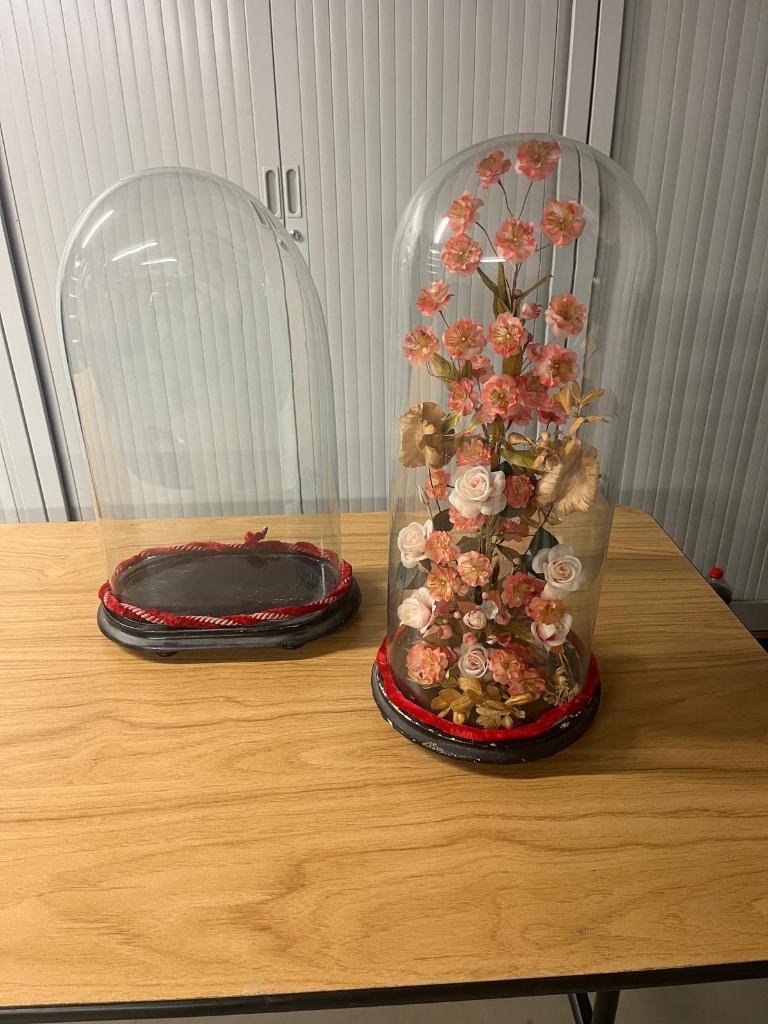 Glazen stolpen met houten voet, Ophalen