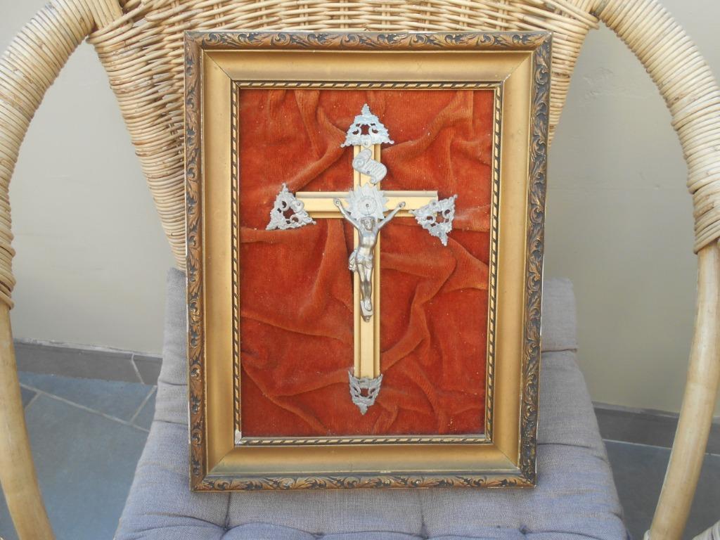 ancien crucifix sur velours dans un cadre, Enlèvement ou Envoi