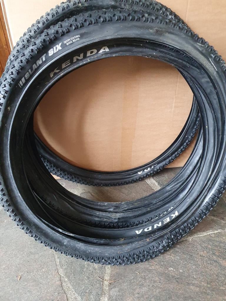 2 pneus NEUFS VTT kenda Slant Six L3 Pro 29*2.35, Enlèvement ou Envoi, Pneu
