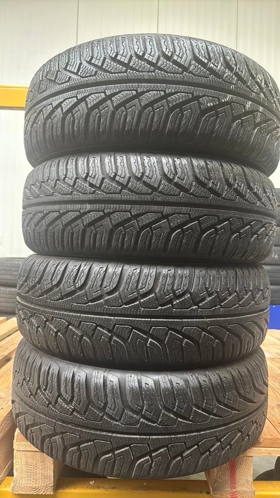 2055516 205/55/16 205/55R16 marque d'hiver UNIROYAL, Vêtements | Femmes, Vestes | Hiver, Enlèvement