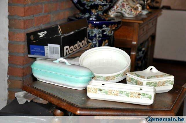 4 piéces en faience pour garniture en lavabos, Enlèvement ou Envoi
