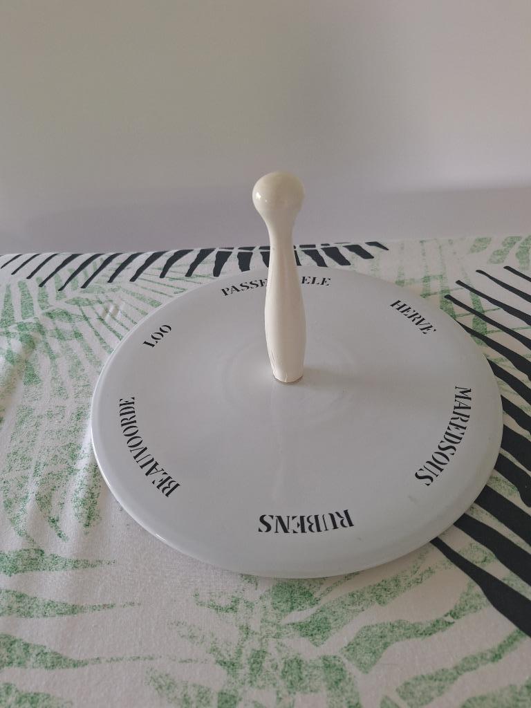 Plateau à fromages en porcelaine blanche, Maison & Meubles, Enlèvement ou Envoi, Utilisé
