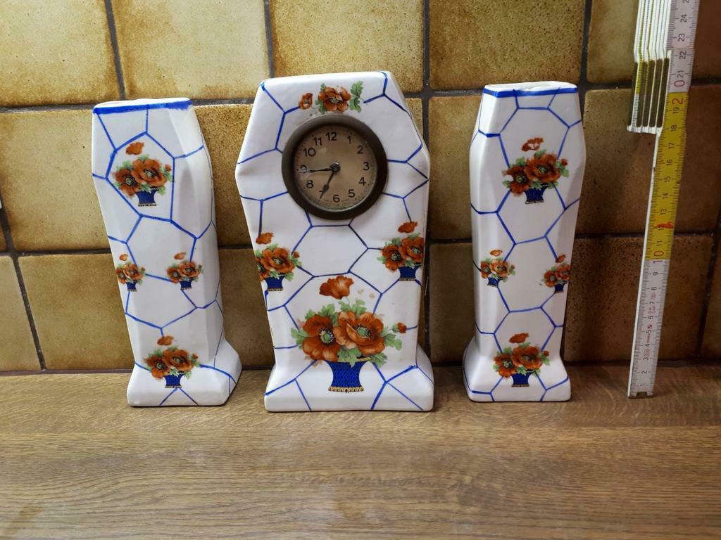 2 vaasjes en 1 klok (werkt niet meer) met klaprozen, Antiek en Kunst, Ophalen of Verzenden