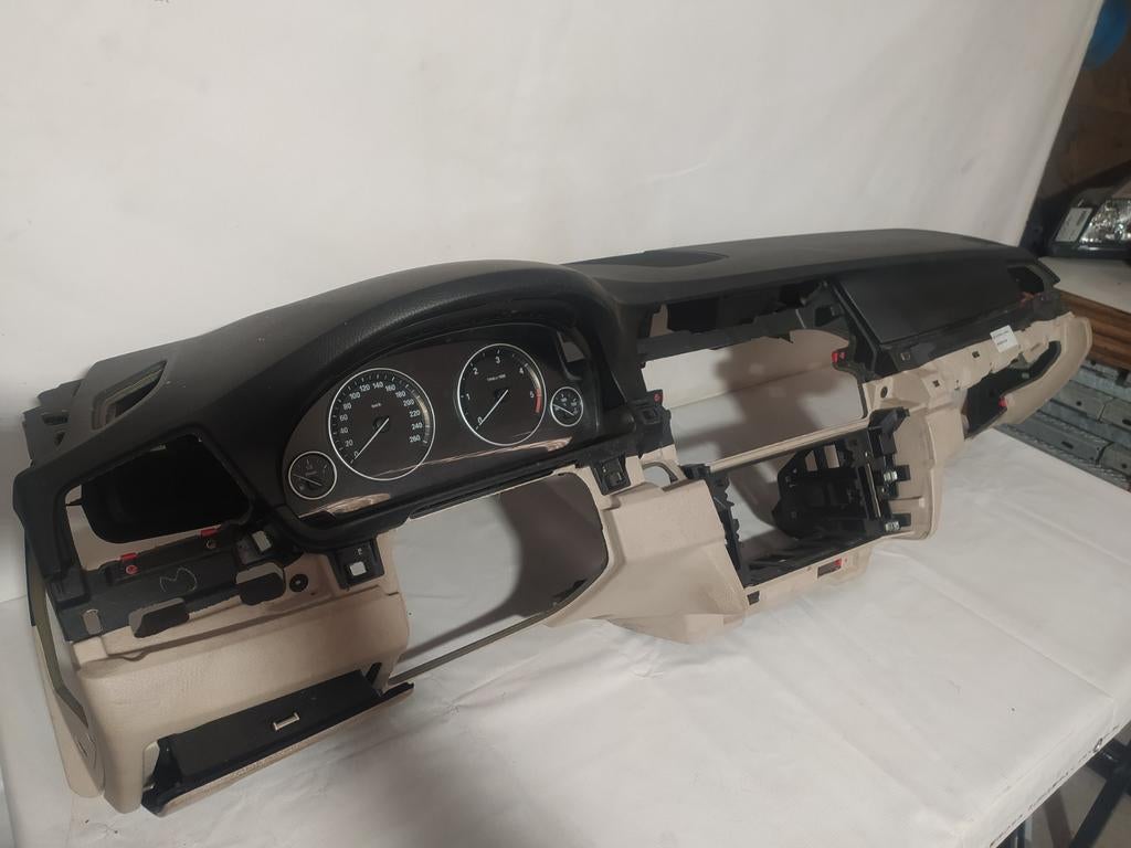 BMW F10 F11 dashboard, Ophalen, Gebruikt, BMW