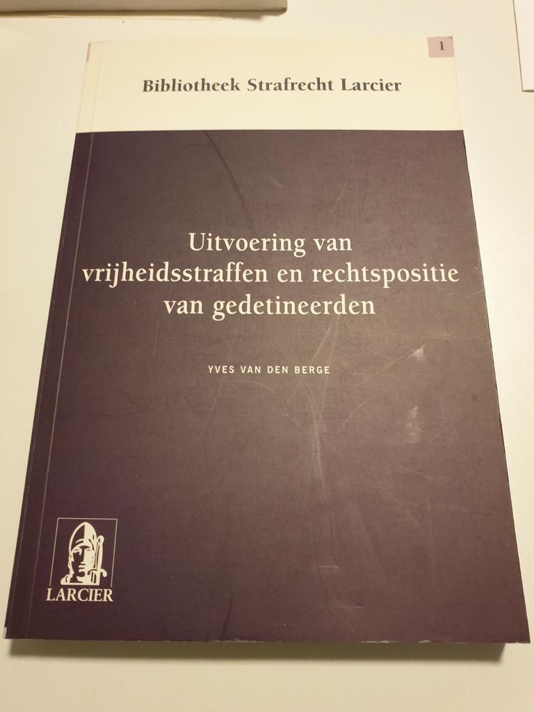 Uitvoering van vrijheidsstraffen en rechtspositie van gedeti, Ophalen of Verzenden, Zo goed als nieuw
