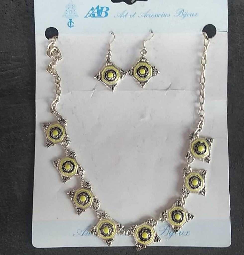 ketting met oorringen geel nieuw, Bijoux, Sacs & Beauté, Colliers, Enlèvement ou Envoi, Jaune