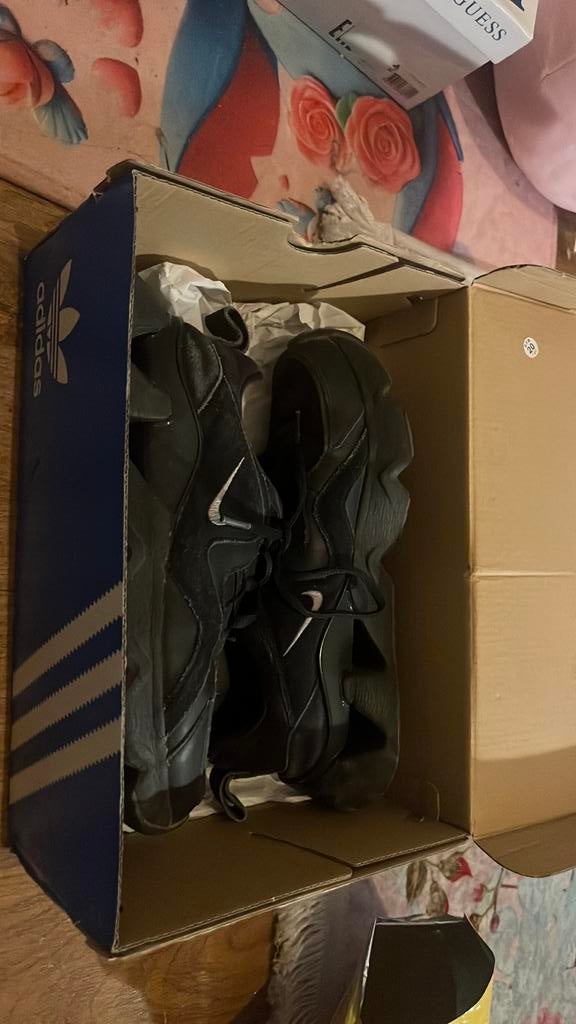 Nike wmns RYZ 365, Enlèvement