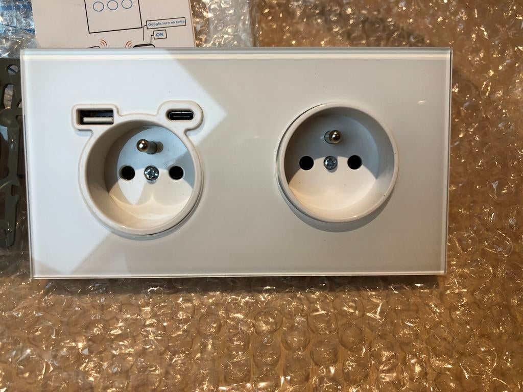 USB C 5V 2A dubbel stopcontact 230V 16A glazen paneel 82mm, Ophalen of Verzenden, Nieuw, Stopcontact