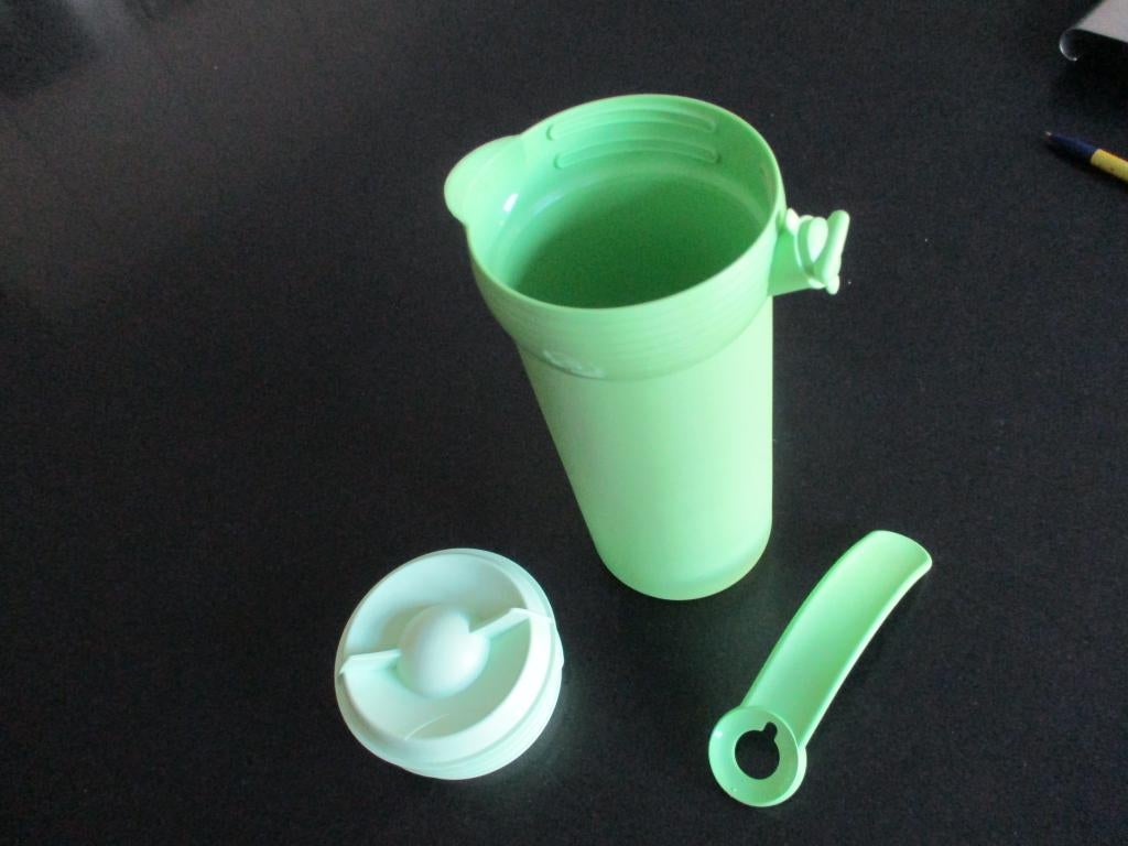 Tupperware slimline kruik thermos beker afneembaar handvat  , Enlèvement ou Envoi, Utilisé, Vert, Bol ou Canette