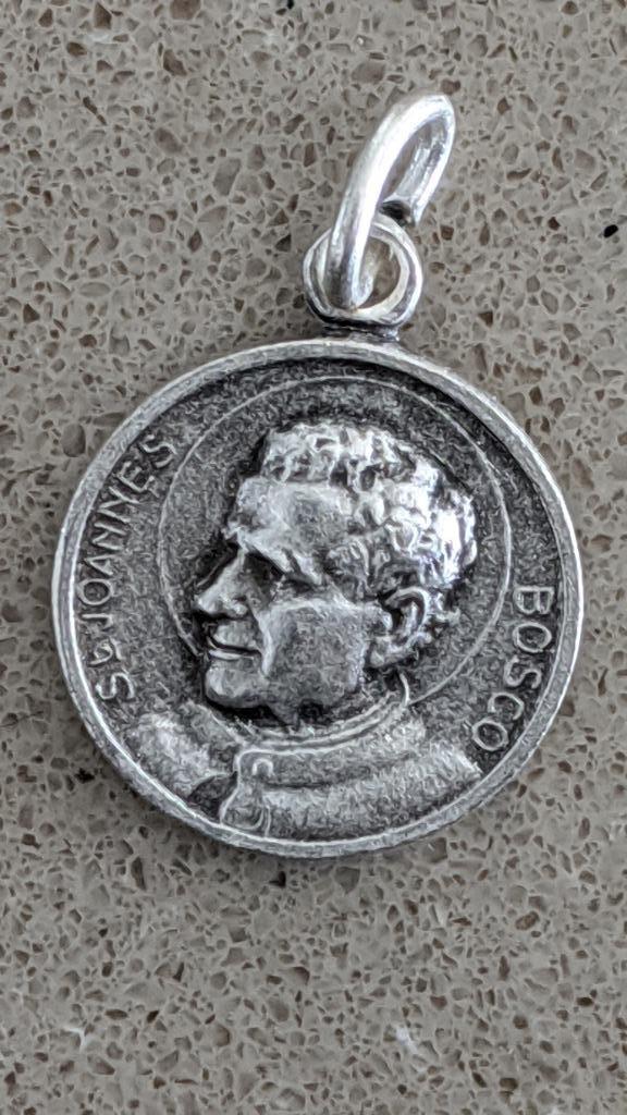 Medaillon, hanger Auxilium Christianorum, Joannes Bosco., Verzamelen, Religie, Ophalen of Verzenden, Nieuw, Sieraad, Christendom | Katholiek