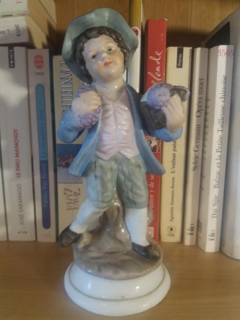 Statuette en biscuit, Antiquités & Art, Enlèvement