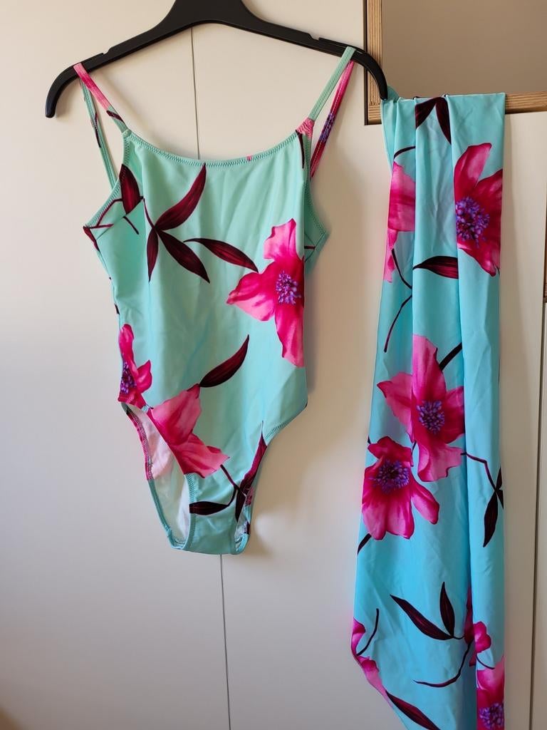 Badpak en pareo Huit maat 38, Kleding | Dames, Badmode en Zwemkleding, Ophalen, Gedragen, Badpak