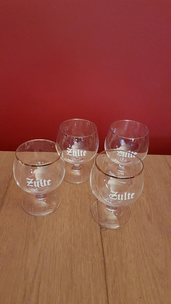 Zulte bierglazen met gouden rand, Ophalen of Verzenden, Zo goed als nieuw