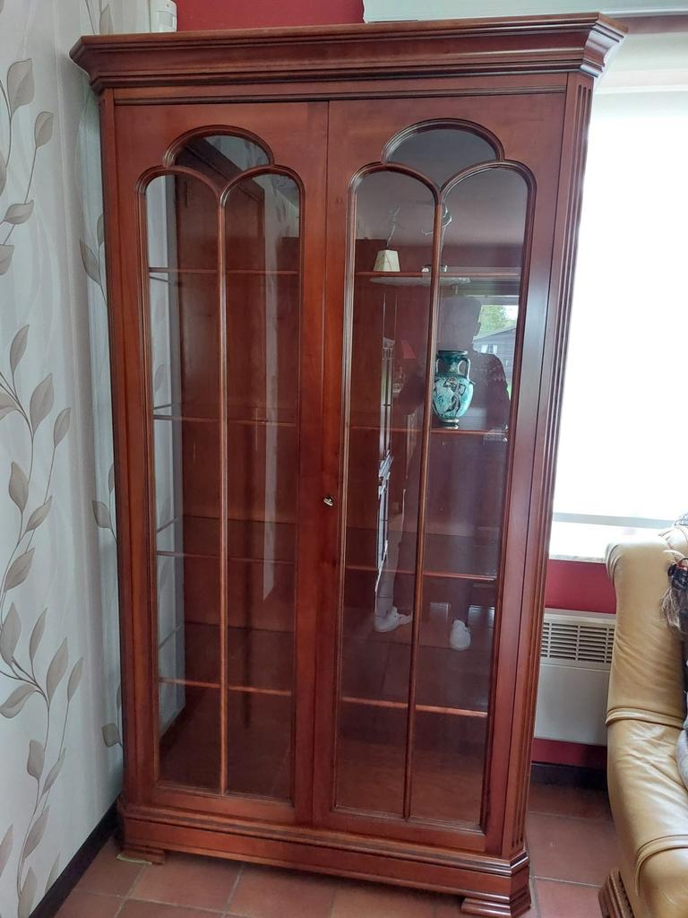 Vitrinekast van kersenhout, Ophalen, Gebruikt, Glas