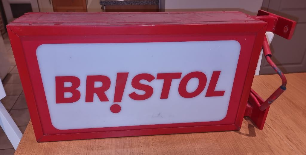 publicité lumineuse Bristol, Enlèvement