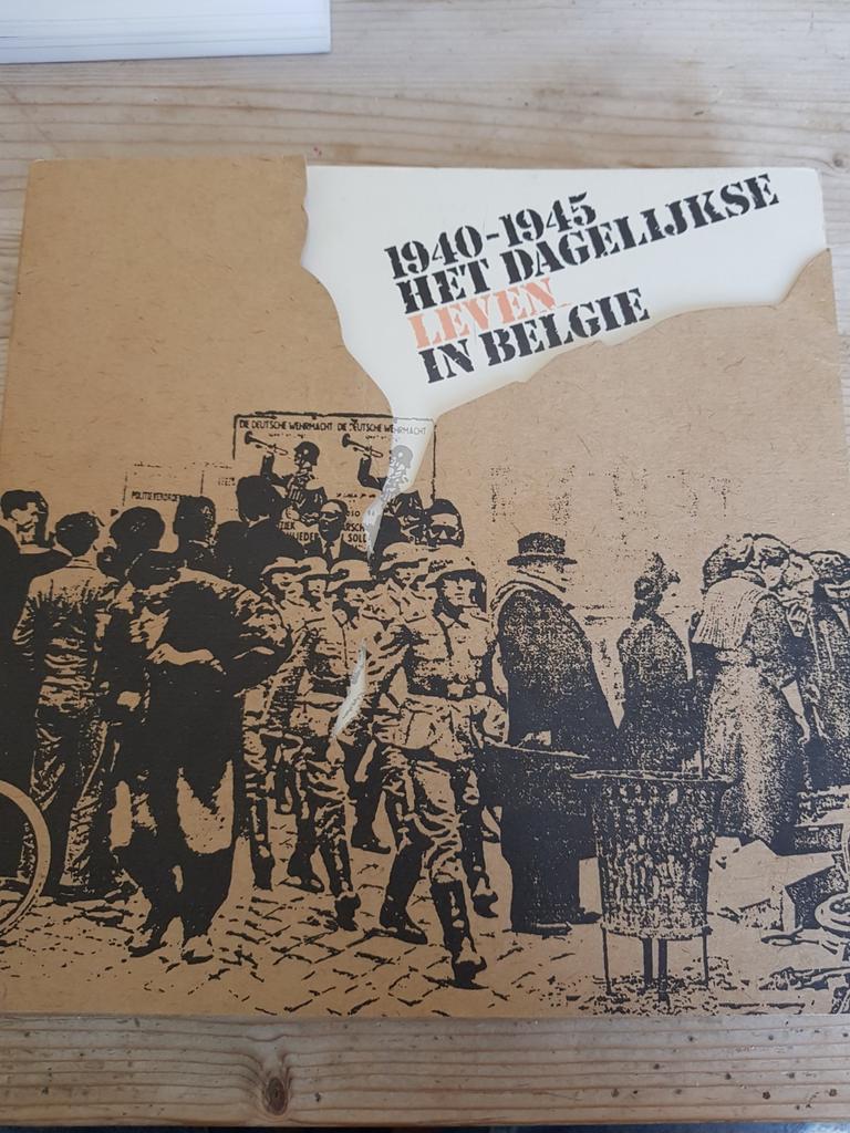 1940-1945 het dagelijkse leven in België OORLOGSBOEK, Ophalen of Verzenden, Zo goed als nieuw