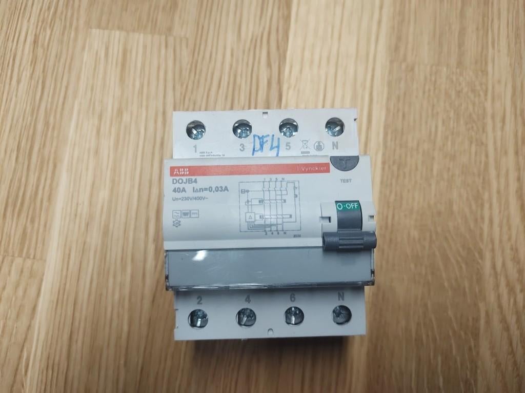 Differentieel 4-polig 40A 300mA type B, Bricolage & Construction, Enlèvement, Neuf, Interrupteur