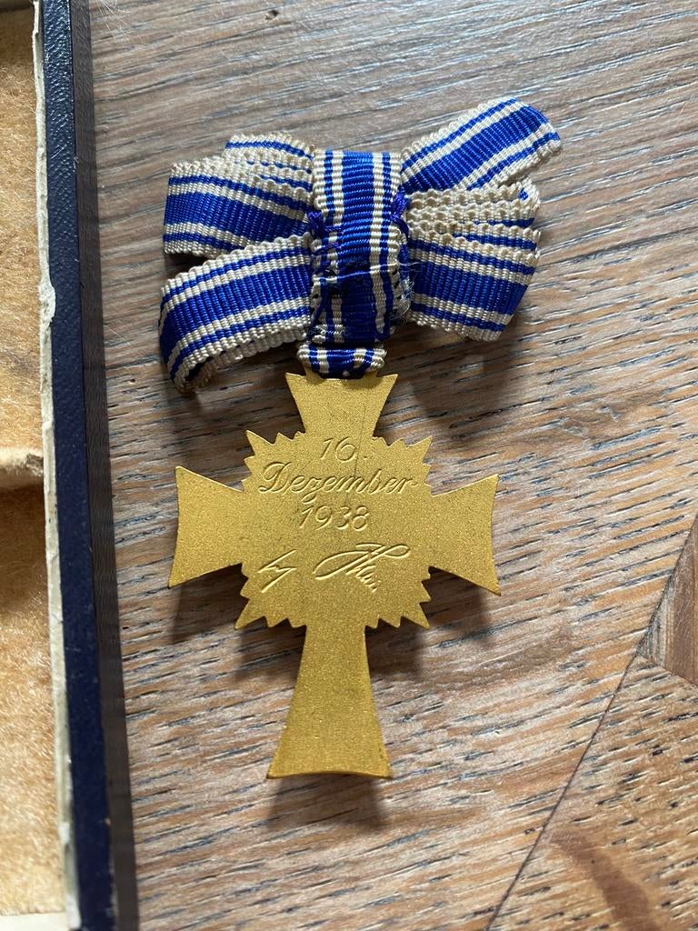 Medailles Croix des meres, Collections, Objets militaires | Seconde Guerre mondiale, Enlèvement ou Envoi