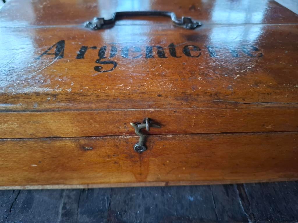 Ancienne boîte en bois massif, Enlèvement ou Envoi