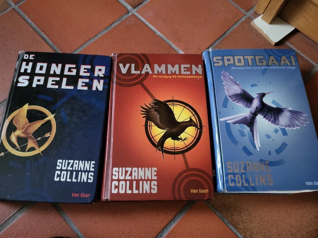 De hongerspelen serie compleet, Ophalen of Verzenden, Gelezen