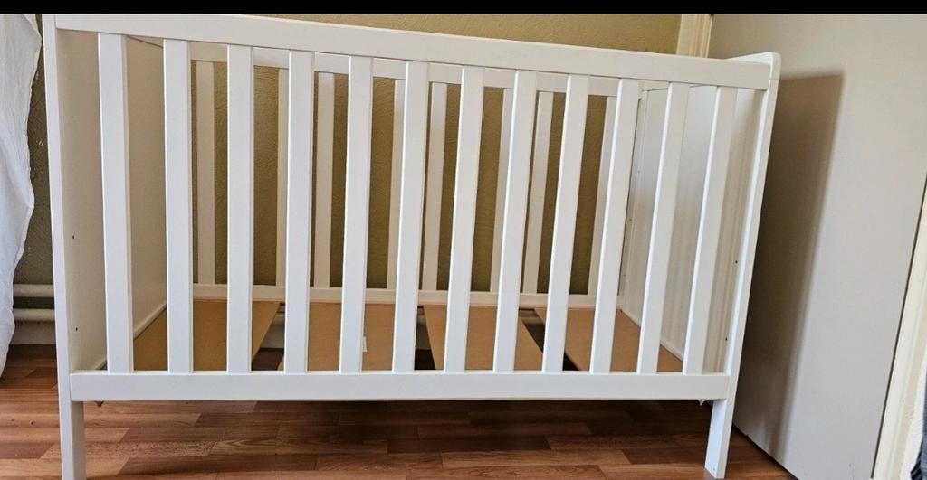 Witte ledikant met matras van Europe Baby Ralph, Kinderen en Baby's, Ophalen, Ledikant
