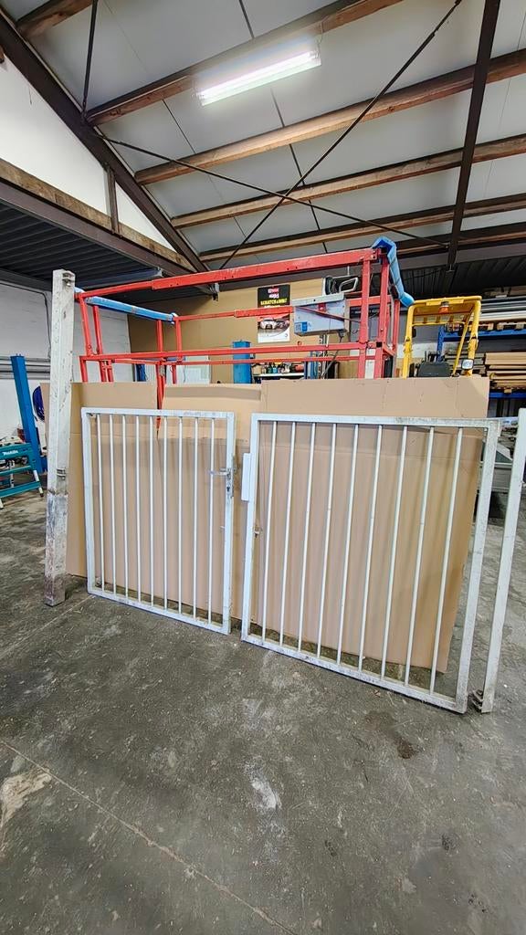 Dubbele manuele Vleugelpoort wit 2750b X 1450h, Ophalen, Gebruikt, 100 tot 150 cm, IJzer