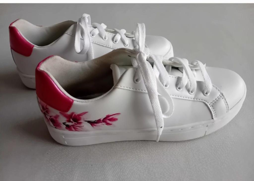 Witte sneakers Graceland met roze bloemen, maat 37., Enlèvement ou Envoi, Graceland, Comme neuf, Chaussures