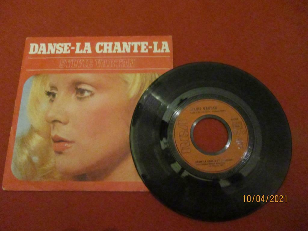 45 T. SYLVIE VARTAN. "DANSE-LA CHANTE-LA"., Enlèvement ou Envoi