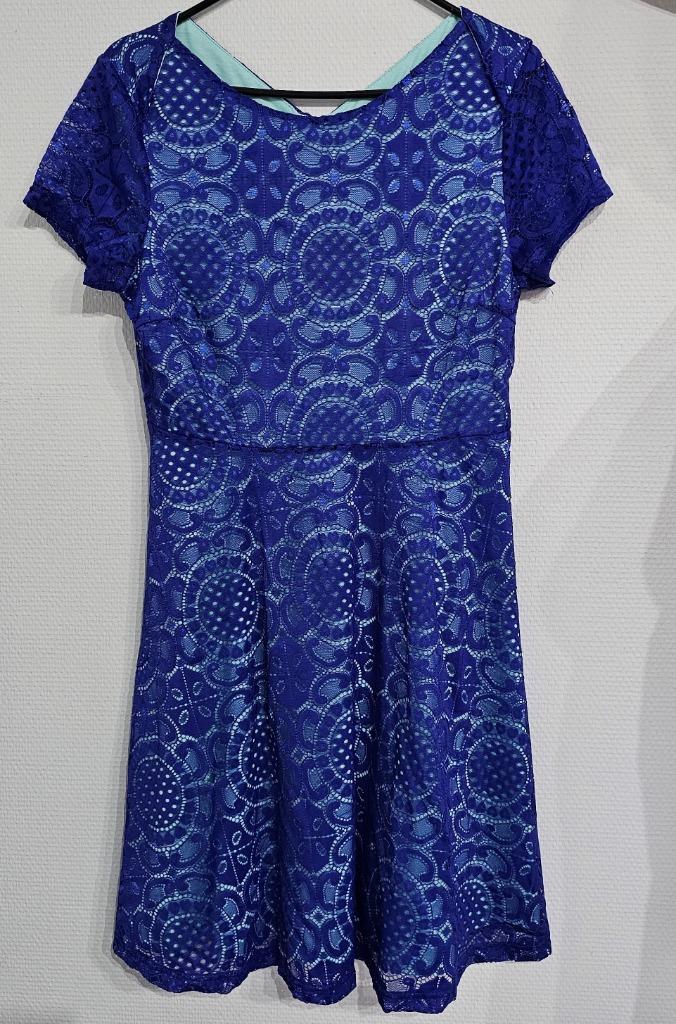 blauw kleedje met print, Kleding | Dames, Jurken, Blauw, Knielengte, Yumi, Gedragen