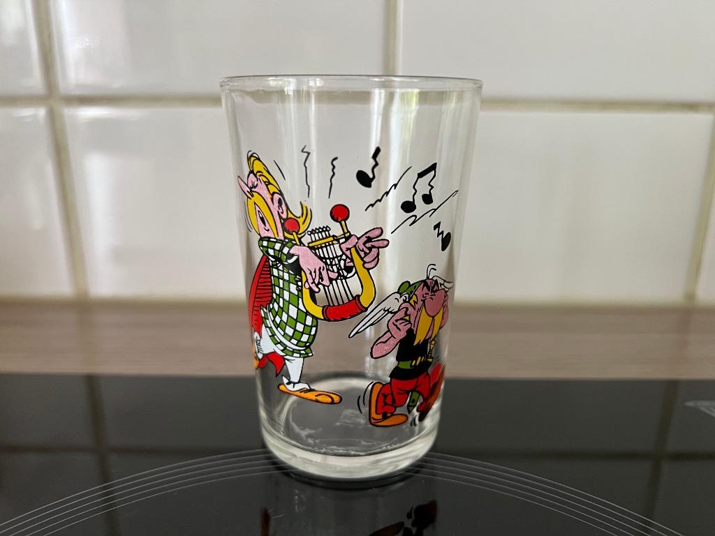 Verre à moutarde Astérix et Assurancetourix - 1968, Collections, Enlèvement ou Envoi, Astérix et Obélix, Utilisé, Ustensile