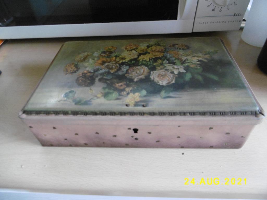 blik mooie blikken doos bloemen in relief van cotedor, Verzamelen, Ophalen of Verzenden, Gebruikt, Koek(jes), Overige merken