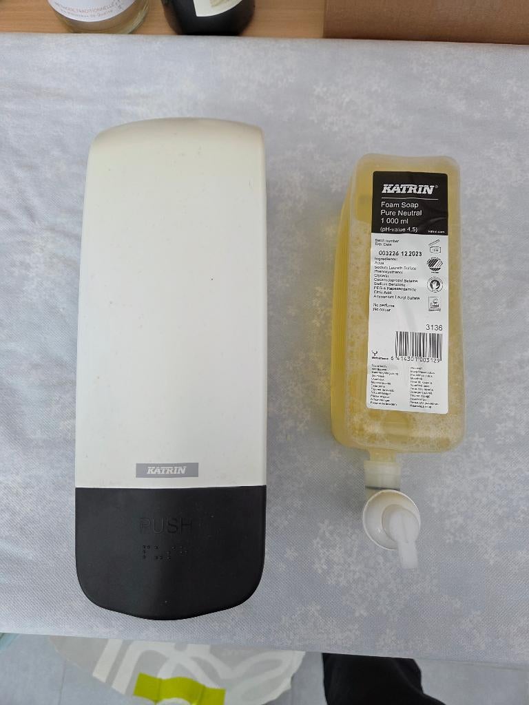 Porte-rouleau de papier Katrin+distributeur de savon+recharg, Articles professionnels, Enlèvement ou Envoi