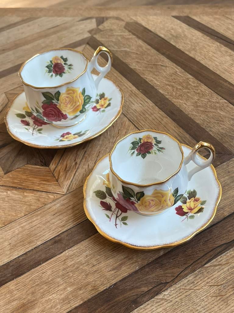 Deux tasses et soucoupes vintage en porcelaine, Antiquités & Art, Antiquités | Services (vaisselle) pièces, Enlèvement